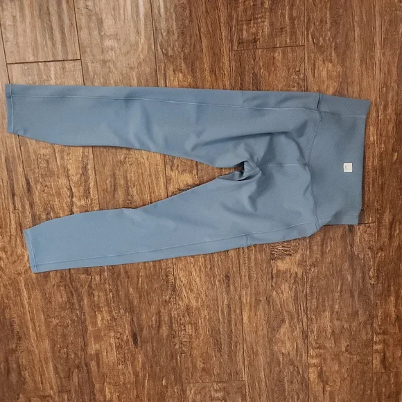 OFFER! Vuori Studio Pocket Legging - Picture 6 of 7